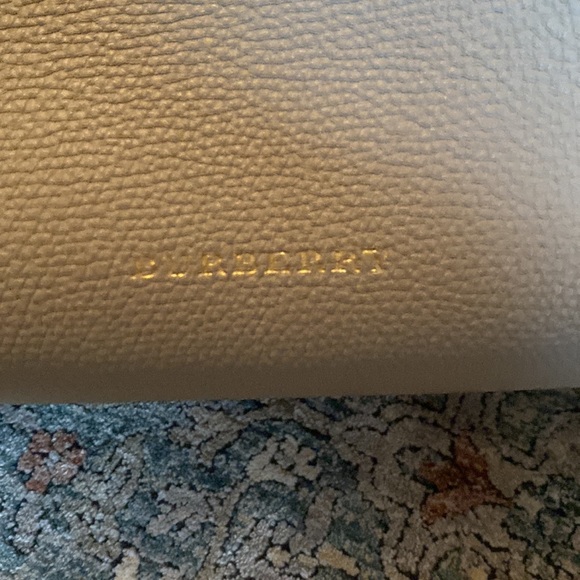 Gray purse 100 percent authentic lightly used - Picture 2 of 8